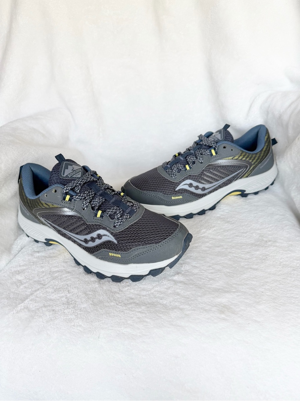 Saucony Women’s Grey and Yellow Trail Running Shoes 9.5